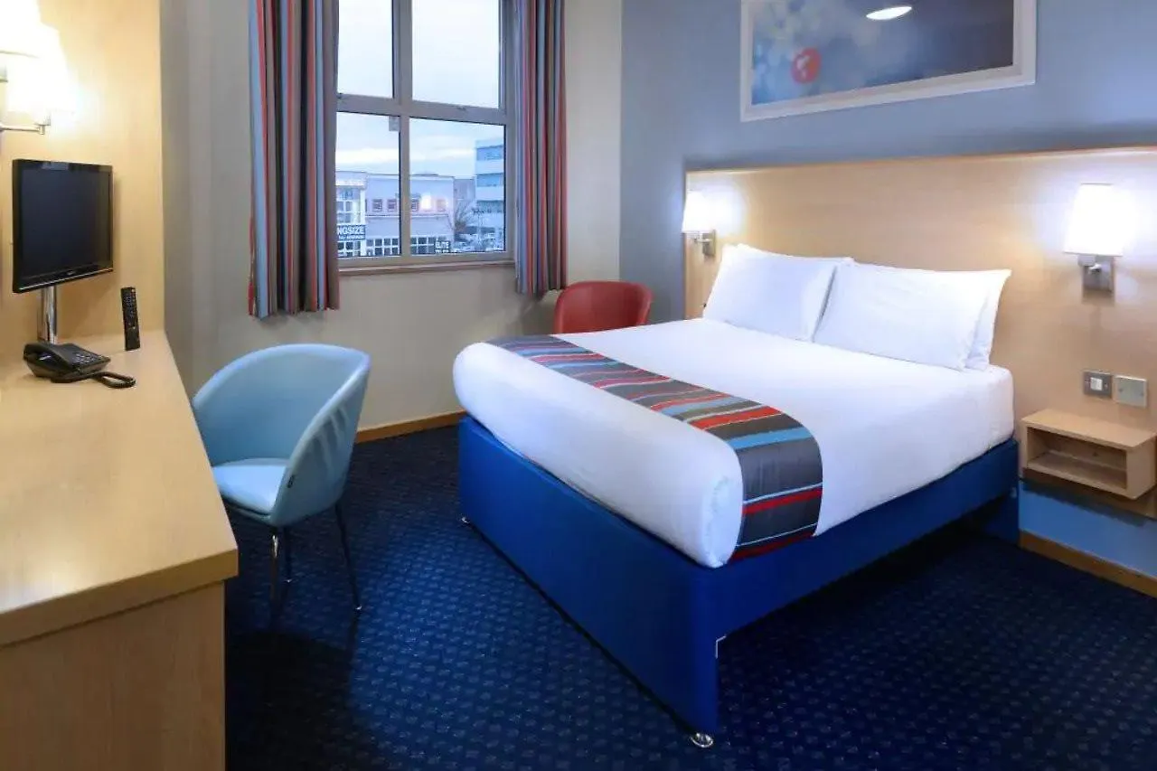Travelodge Dublin Airport North 'Swords' מלון